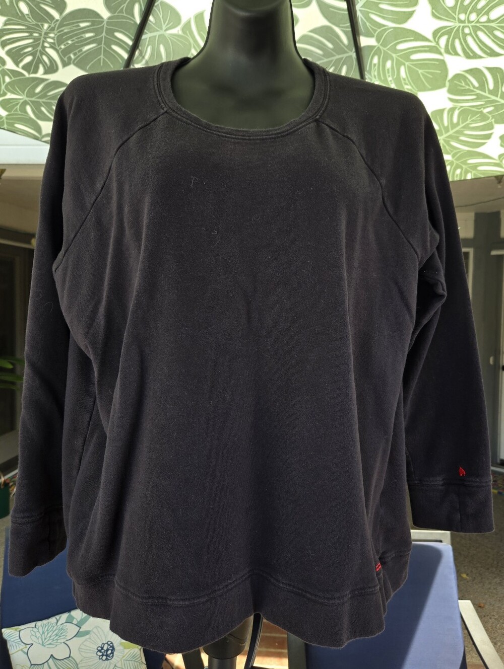 Peace Love World Womens Sweatshirt Sz XL Pre-owned